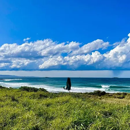 Beautiful 4-Bedroom Original Beach Cottage In Port Kembla Exterior photo