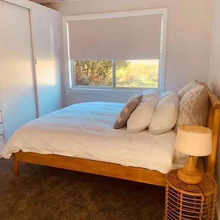 Beautiful 4-Bedroom Original Beach Cottage In Port Kembla Exterior photo